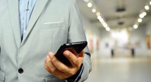 スマホ音声ガイドの種類と機能を紹介 －ブラウザタイプとアプリタイプ－