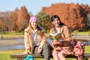 【インバウンド対策】多言語対応スマホ音声ガイドのメリットと役立つ助成金一覧